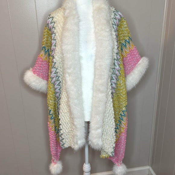 Sweaters - NWOT Snow Bunny Bohemian Faux Fur Trim Poncho